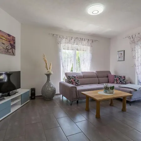 Stunning In Vrecari With Kitchen * Nedeščina