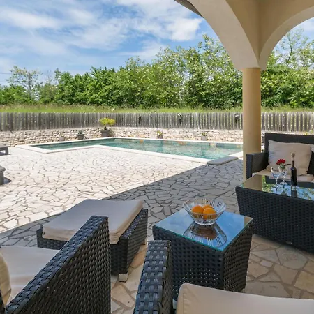 بيت للعطل Stunning In Vrecari With Kitchen Nedeščina