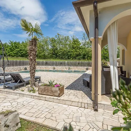 بيت للعطل Stunning In Vrecari With Kitchen Nedeščina