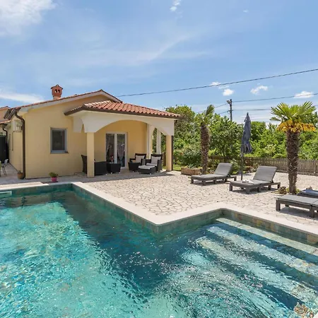Stunning In Vrecari With Kitchen بيت للعطل Nedeščina