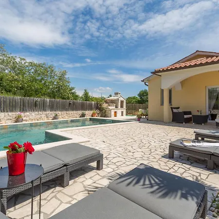 Stunning In Vrecari With Kitchen Σπίτι διακοπών *