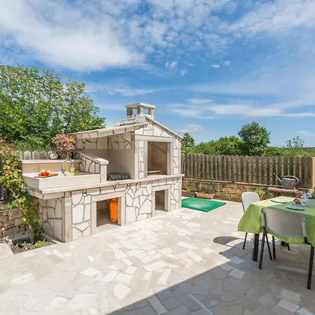 Σπίτι διακοπών Stunning In Vrecari With Kitchen Nedeščina