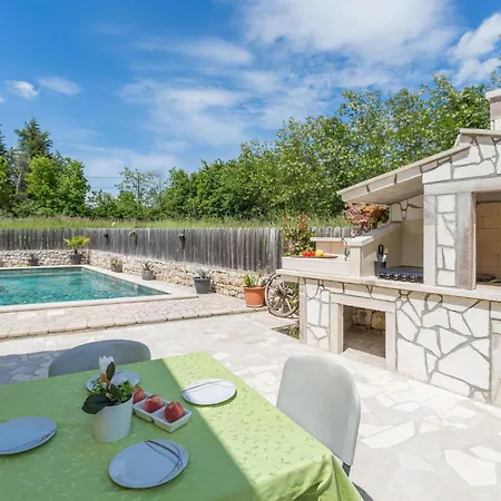 Σπίτι διακοπών Stunning In Vrecari With Kitchen *