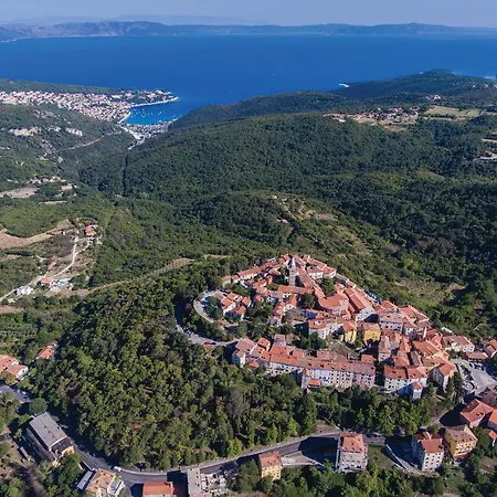 Stunning In Vrecari With Kitchen Nedeščina